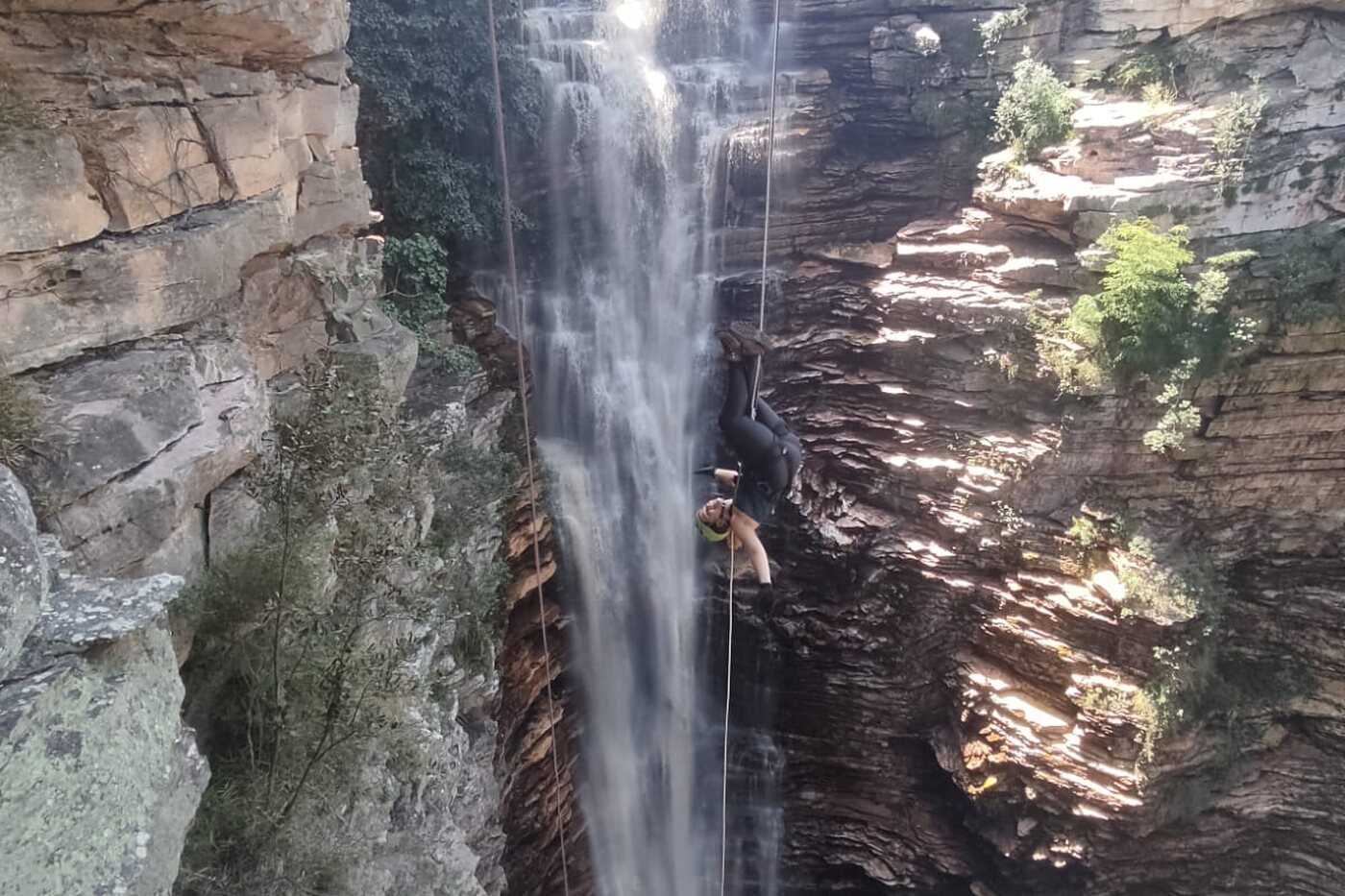 Cachoeira do Buracão dentro do cânion, em Ibicoara