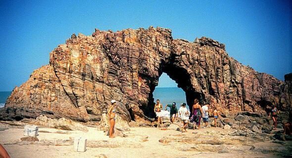 Pedra Furada de Jericoacoara, arco de rocha esculpido pelo mar