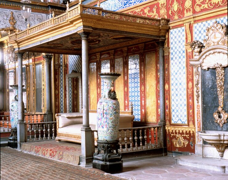 Interior decorado do Palacio de Topkapi, em Istambul