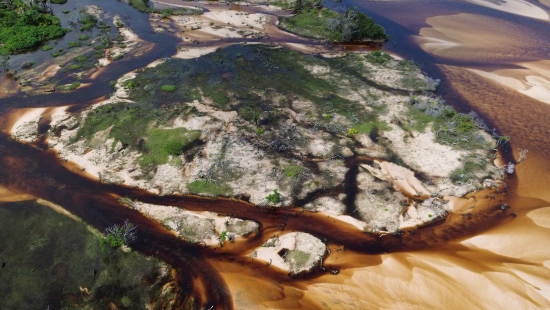 Vista aérea das lagoas e dunas dos Lençóis Maranhenses