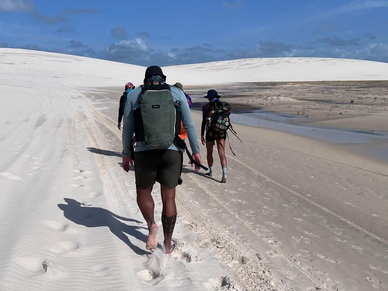 Caminhada pelas dunas brancas dos Lençóis