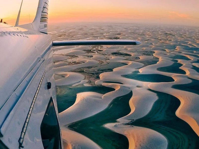 Vista aérea de las dunas y lagunas de los Lençóis Maranhenses