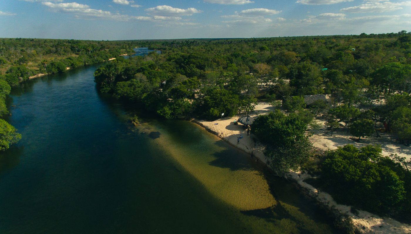 Safari Camp visto de cima, na beira do Rio Novo