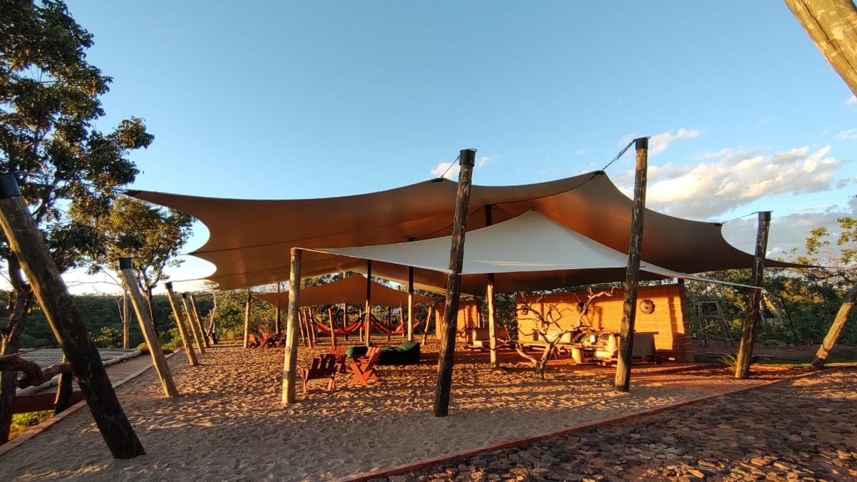 Área de convivência do camp no fim da tarde